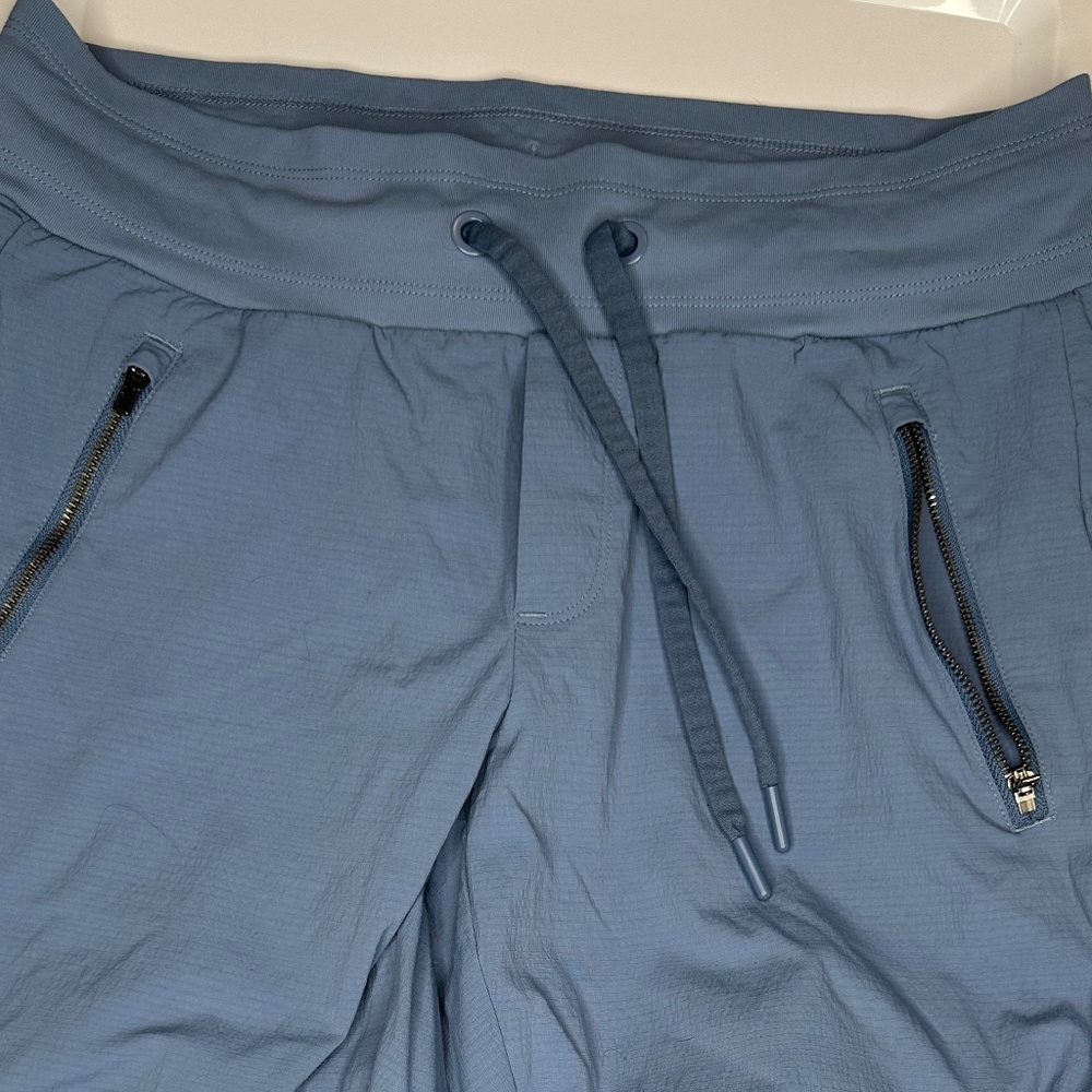 Athleta trekkie north joggers Cottage Blue size 6 petite hiking athletic active